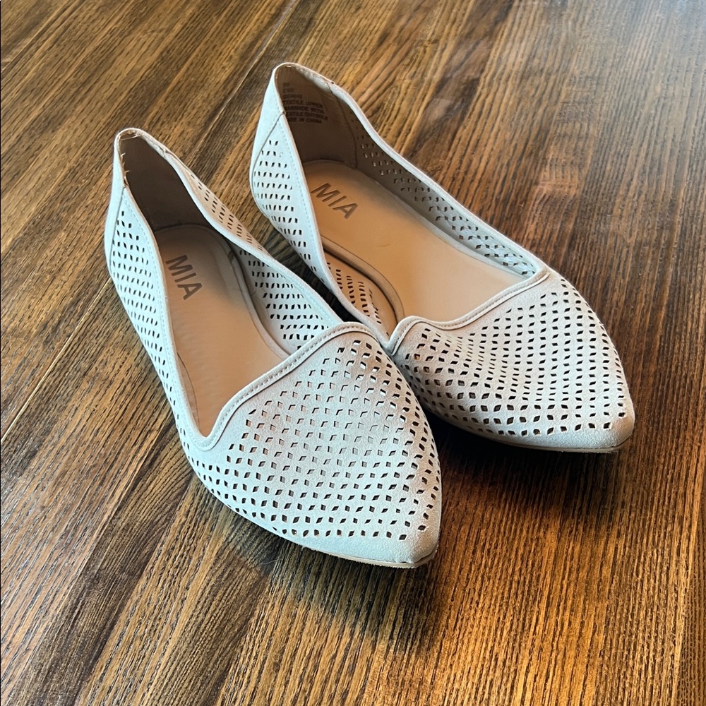 MIA Women's Perforated Cream Loafers